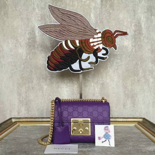 Чанта за през рамо Gucci Padlock Gucci Signature Mini 409487A в лилаво
