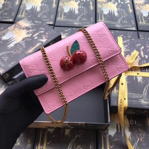 Мини чанта Gucci Signature с череши 481291 розова