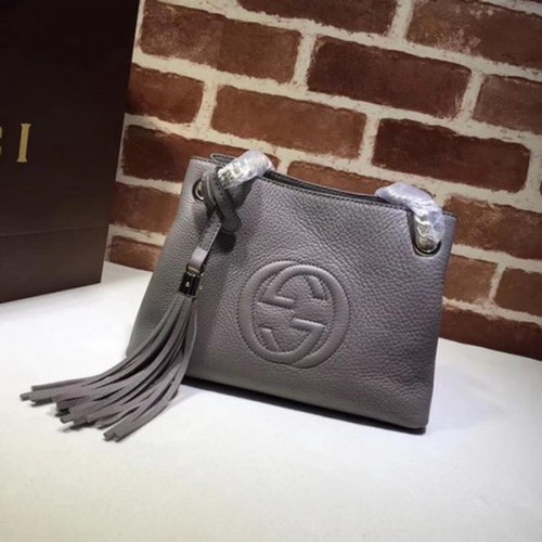 Малка чанта Gucci Soho от телешка кожа 387043 сива