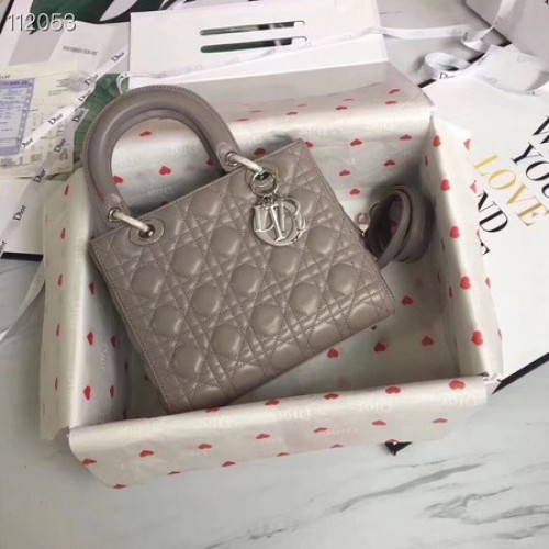 Чанта от агнешка кожа Lady Dior CAL44550, сиво-сребрист метал