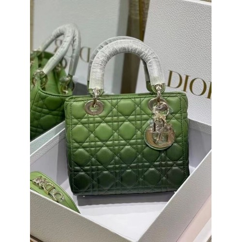 Чанта LADY DIOR MY ABCDIOR, зелена, от агнешка кожа Gradient Cannage M0538OS