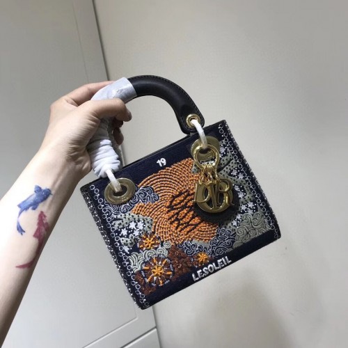 LADY DIOR бродирана едър косъм кожа AD0168-4