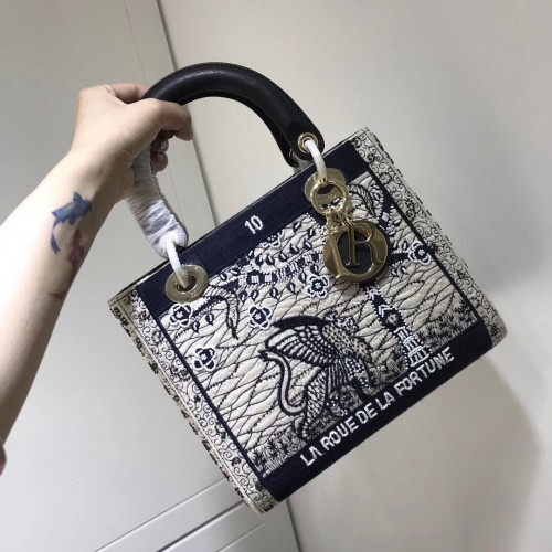 LADY DIOR бродирана едър косъм кожа M0565-6