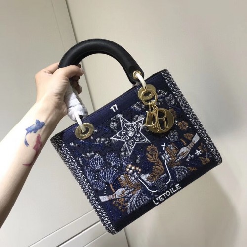 LADY DIOR бродирана едър косъм кожа M0565-8