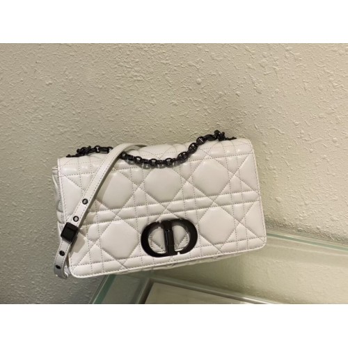 ГОЛЯМА ЧАНТА DIOR CARO Gradient Cannage Lambskin M9243E бяла