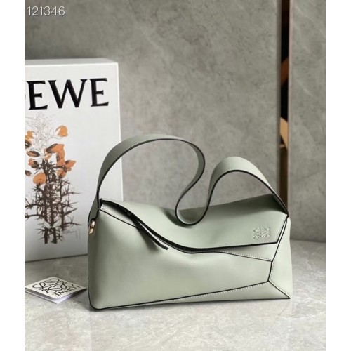 Оригинална кожена чанта Loewe LE10188 светло зелена