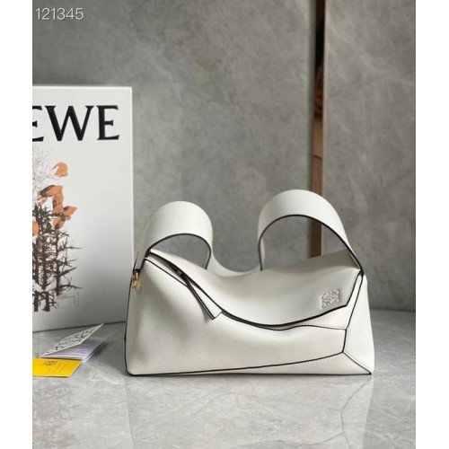 Оригинална кожена чанта Loewe LE10188 бяла