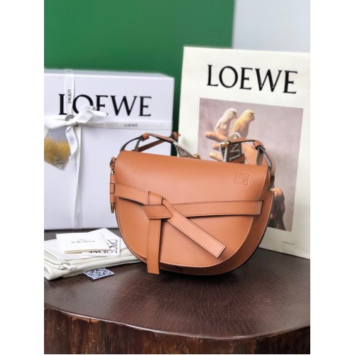 Малка чанта през рамо Loewe Original Leather 8087 карамел