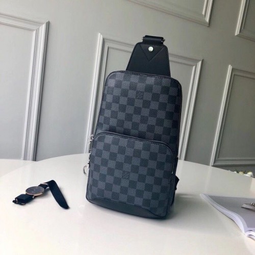 Оригинална кожена чанта Louis Vuitton AVENUE SLING N41719