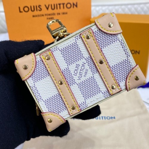 Чанта Louis Vuitton FLIGHT MODE с висулка и ключодържател M00542