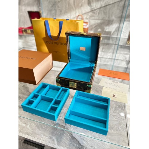 Калъф за бижута Louis Vuitton NICE M44185 светло син