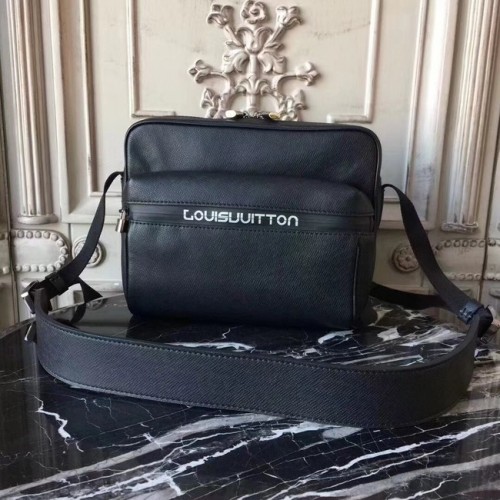Чанта Louis Vuitton OUTDOOR MESSENGER PM M31003 Черна