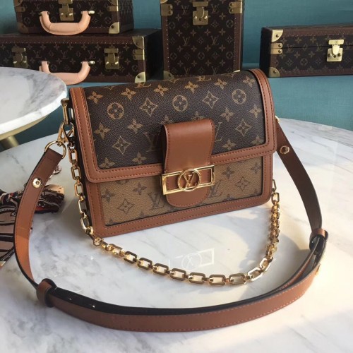 Louis Vuitton Оригинална кожена чанта DAUPHINE M44391