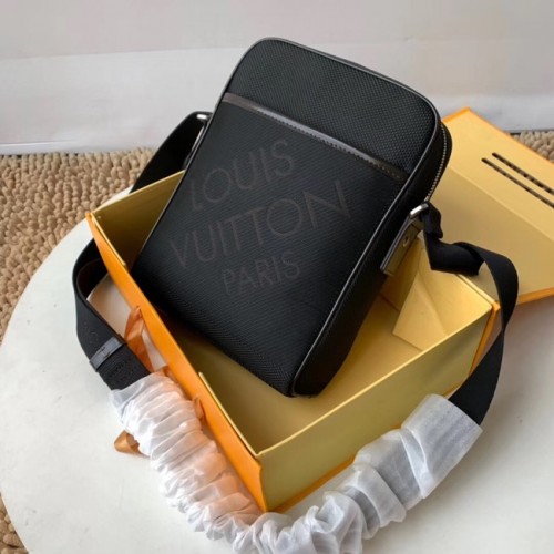 Оригинална чанта през рамо Louis Vuitton M93223 черна