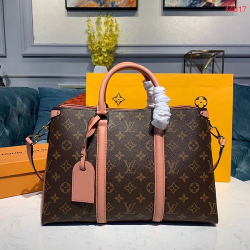 Чанта Louis Vuitton SOUFFLOT Medium M44817 розова