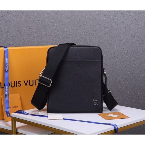 Чанта Louis Vuitton Taiga от телешка кожа MESSENGER M30265 BLACK