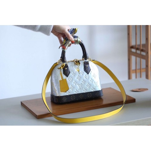 Louis Vuitton оригинална чанта Monogam лак Alma BB M44389 сребриста