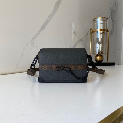 Оригинална кожена чанта Louis Vuitton за момче M30718 черна