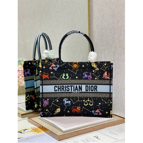 СРЕДНА ЧАНТА DIOR BOOK TOTE Черна, многоцветна бродерия Dior Pixel Zodiac M1296ZRUV