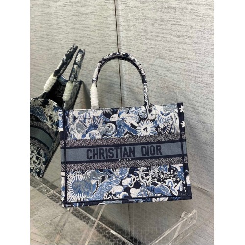 СРЕДНА ЧАНТА ЗА КНИГИ DIOR Latte D-Constellation Embroidery M1296ZRUV-2