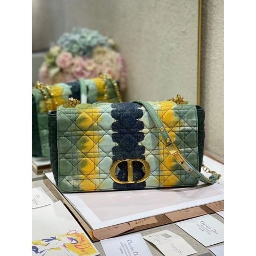 СРЕДНА ЧАНТА DIOR CARO от бродиран деним M9242U в синьо