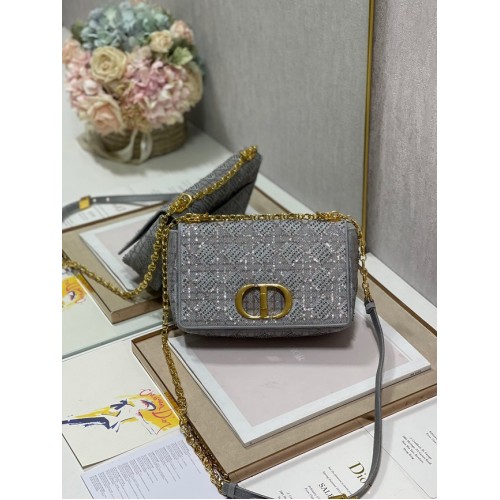 СРЕДНА ЧАНТА DIOR CARO от туид Macrocannage, бродерия M9242, сива