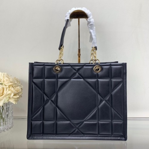 Средна чанта Dior Essential Tote от телешка кожа M8721 черна