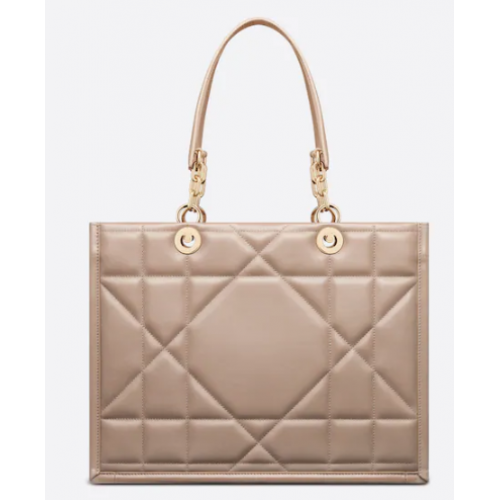 Средна чанта DIOR ESSENTIAL от телешка кожа, цвят лешник, Archicannage M8721O