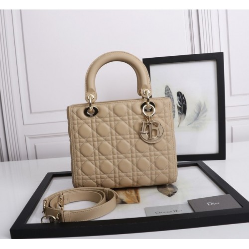 СРЕДНА ДАМСКА ЧАНТА DIOR Cannage Lambskin M0565E кайсия