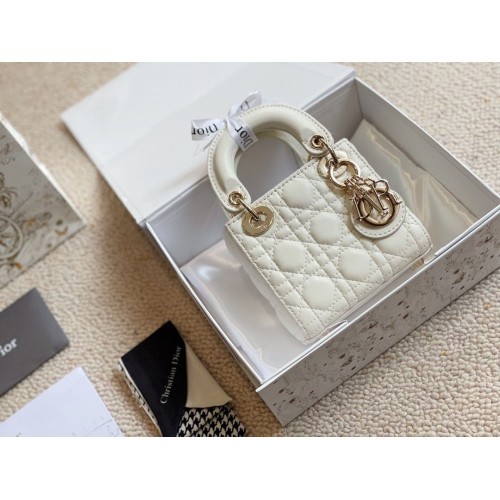 MICRO DIORAMOUR ДАМСКА ЧАНТА DIOR S08568 Бяло злато в метал