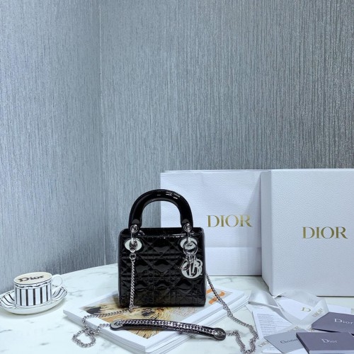 МИНИ ДАМСКА ЧАНТА DIOR Черна лачена телешка кожа Cannage M0566OW Сребърни обков