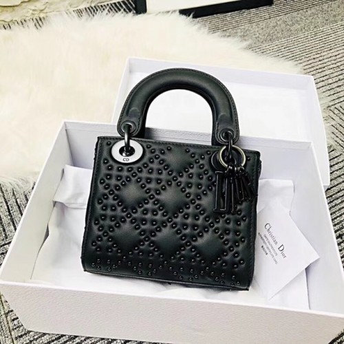 МИНИ ДАМСКА ЧАНТА DIOR ОТ ТЕЛЕШКА КОЖА M0598S черна
