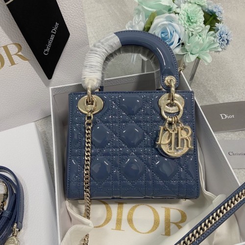 МИНИ ДАМСКА ЧАНТА DIOR от патентована телешка кожа Cannage M0566OW синьо и златно