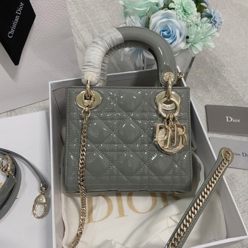 МИНИ ДАМСКА ЧАНТА DIOR от патентована телешка кожа Cannage M0566OW сиво-златна