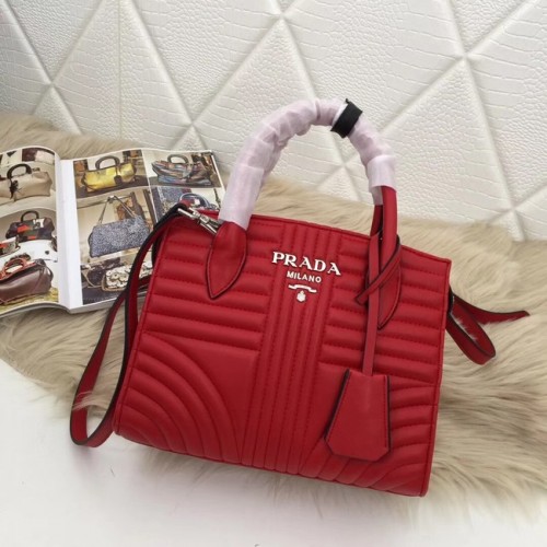 Чанта от телешка кожа Prada 1BA045 червена