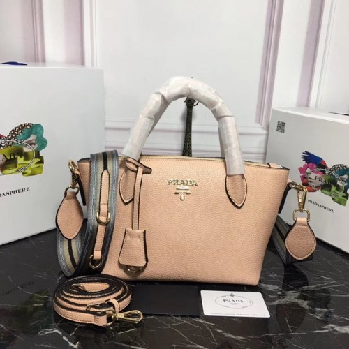 Чанта от телешка кожа Prada 1BA111 цвят кайсия