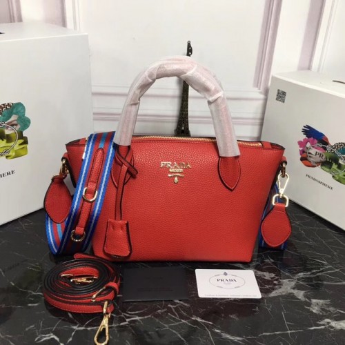 Чанта от телешка кожа Prada 1BA111 червена