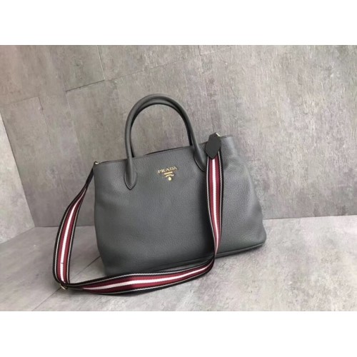 Чанта от телешка кожа Prada BN1579 сива