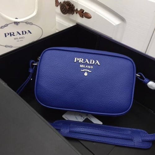 Чанта за рамо от телешка кожа Prada 1841 синя