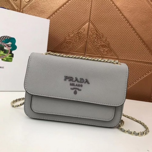 Чанта за рамо от телешка кожа Prada 3011 сива