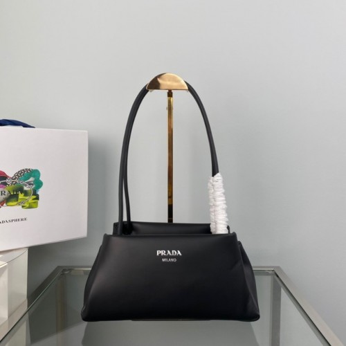 Кожена триъгълна чанта Prada 1BA368 черна