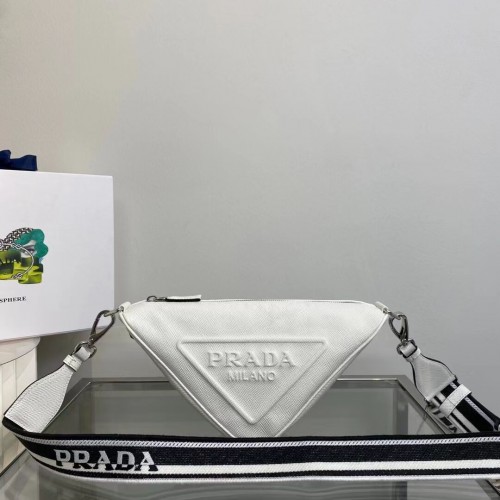 Чанта за рамо Prada от кожа с триъгълник 2EV055 бяла