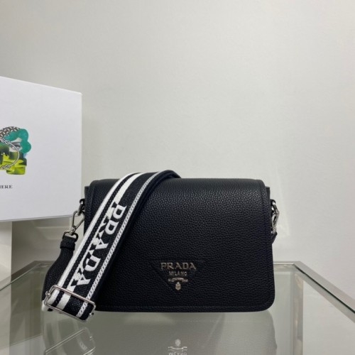 Кожена чанта Prada с презрамка 1BD314 черна