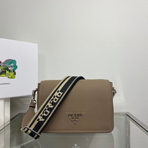 Кожена чанта Prada с презрамка 1BD314 сива
