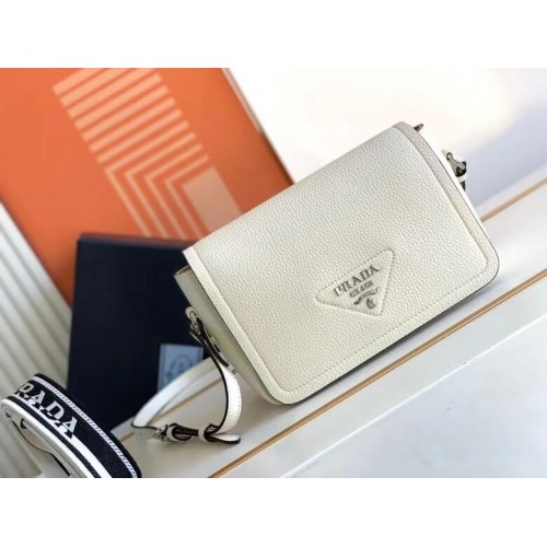 Кожена чанта Prada с презрамка 1DB443 бяла