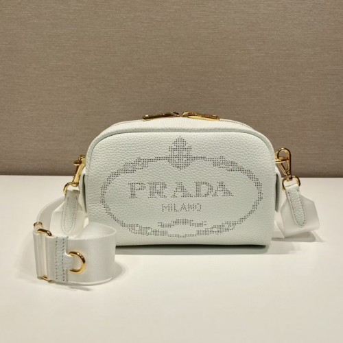 Кожена чанта Prada с презрамка 1DH781 бяла