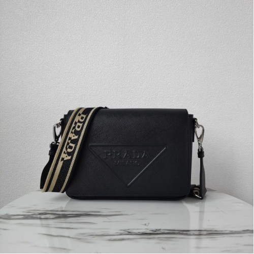 Кожена чанта Prada с презрамка 2BV031 черна