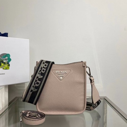 Кожена мини чанта за рамо Prada 1BH191 розова