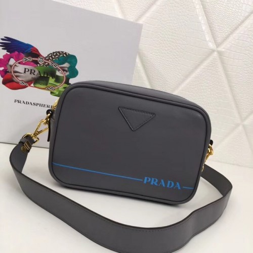 Кожена чанта за рамо Prada 1BH093 сива