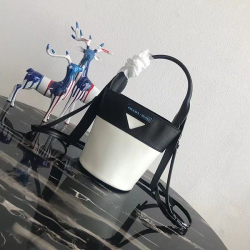 Кожена чанта за рамо Prada Margit 1BE015 Черно-бяла